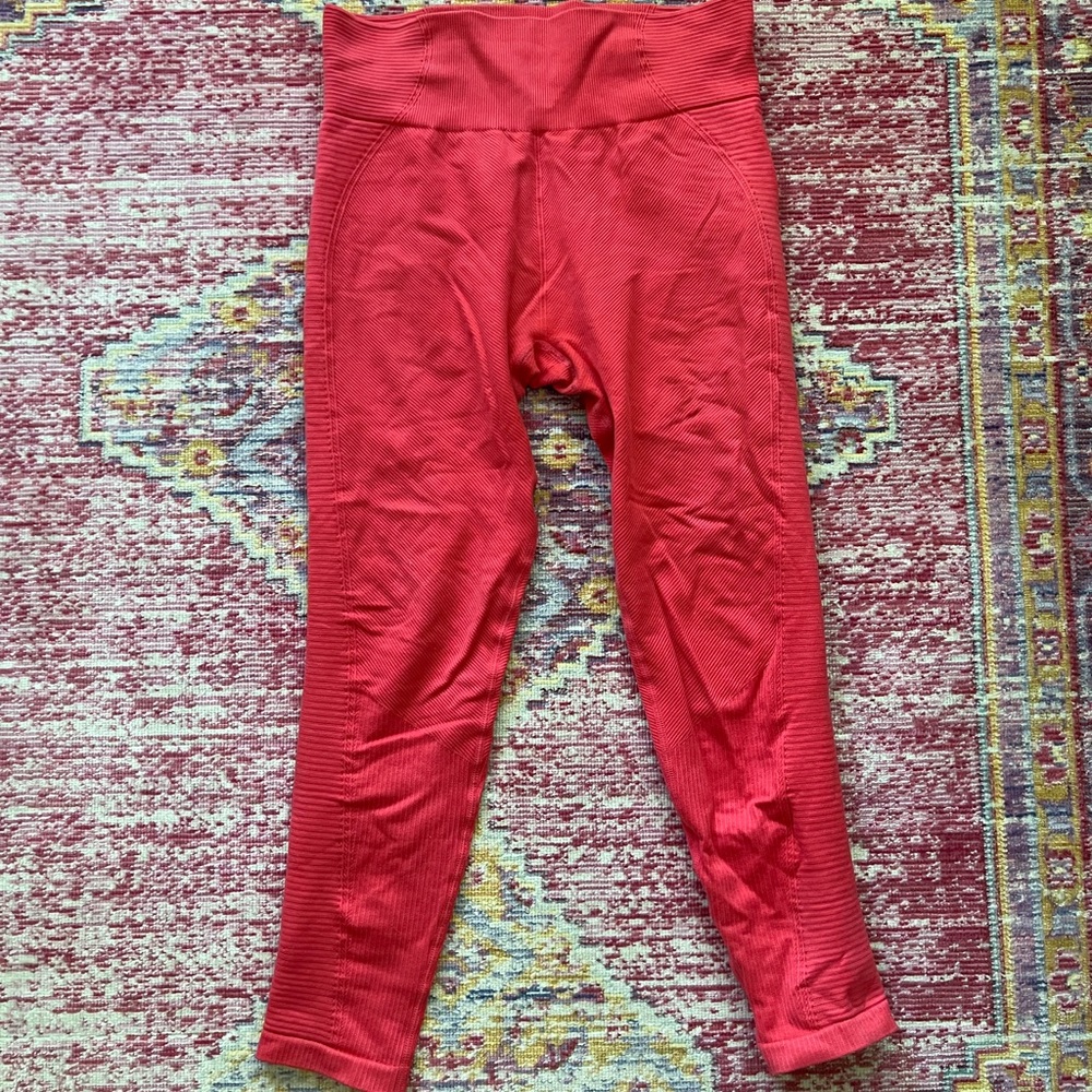 Aerie Coral Seamless Leggings. Size Small.